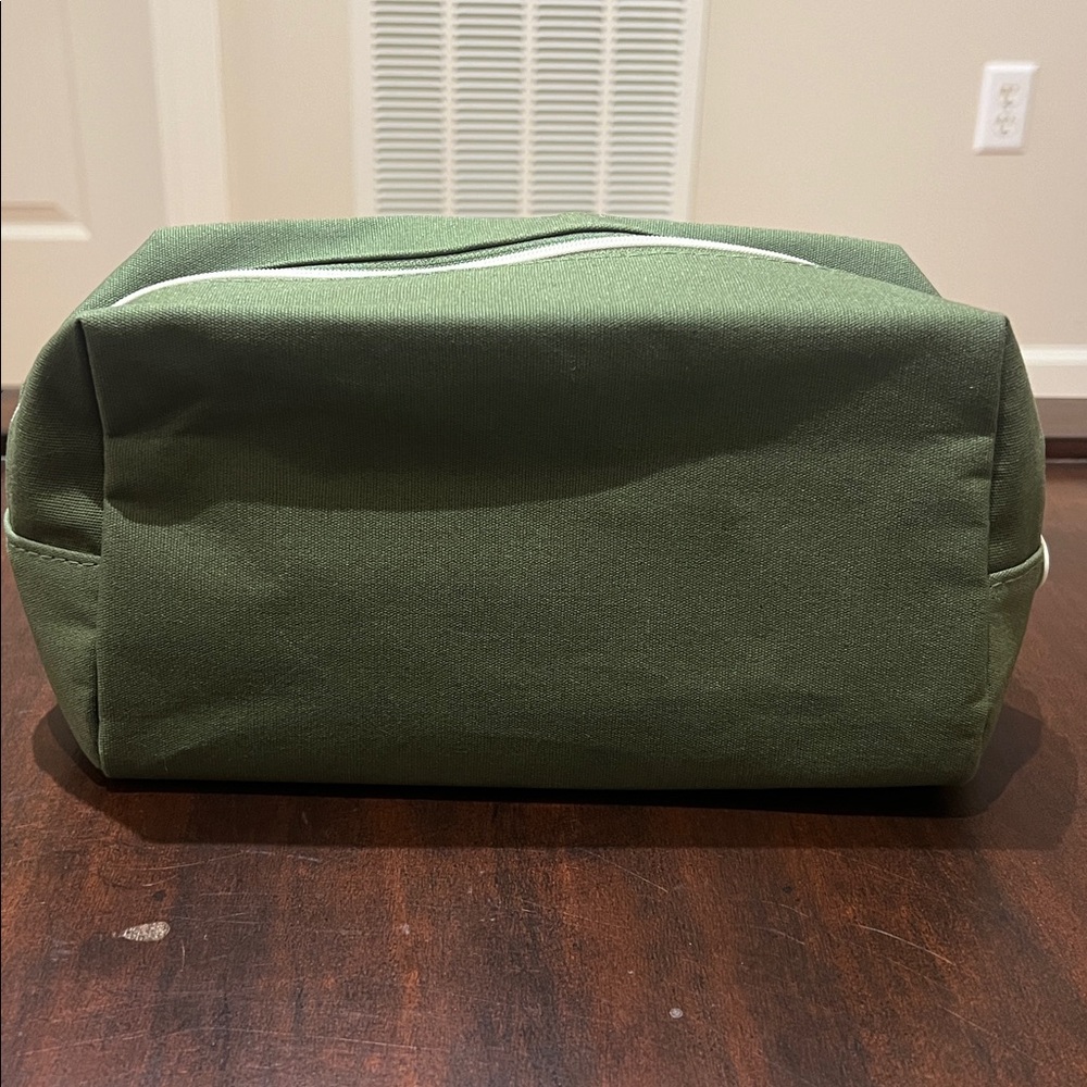 NWT Aveda accessory bag💚 - Picture 8 of 11